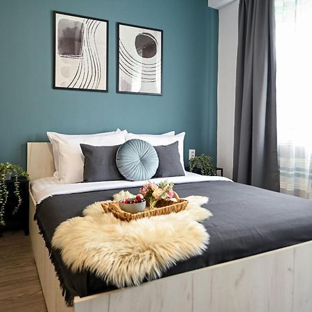 Old Town Charm - Modern & Comfortable Accommodation In The Heart Of The City بوخارست المظهر الخارجي الصورة
