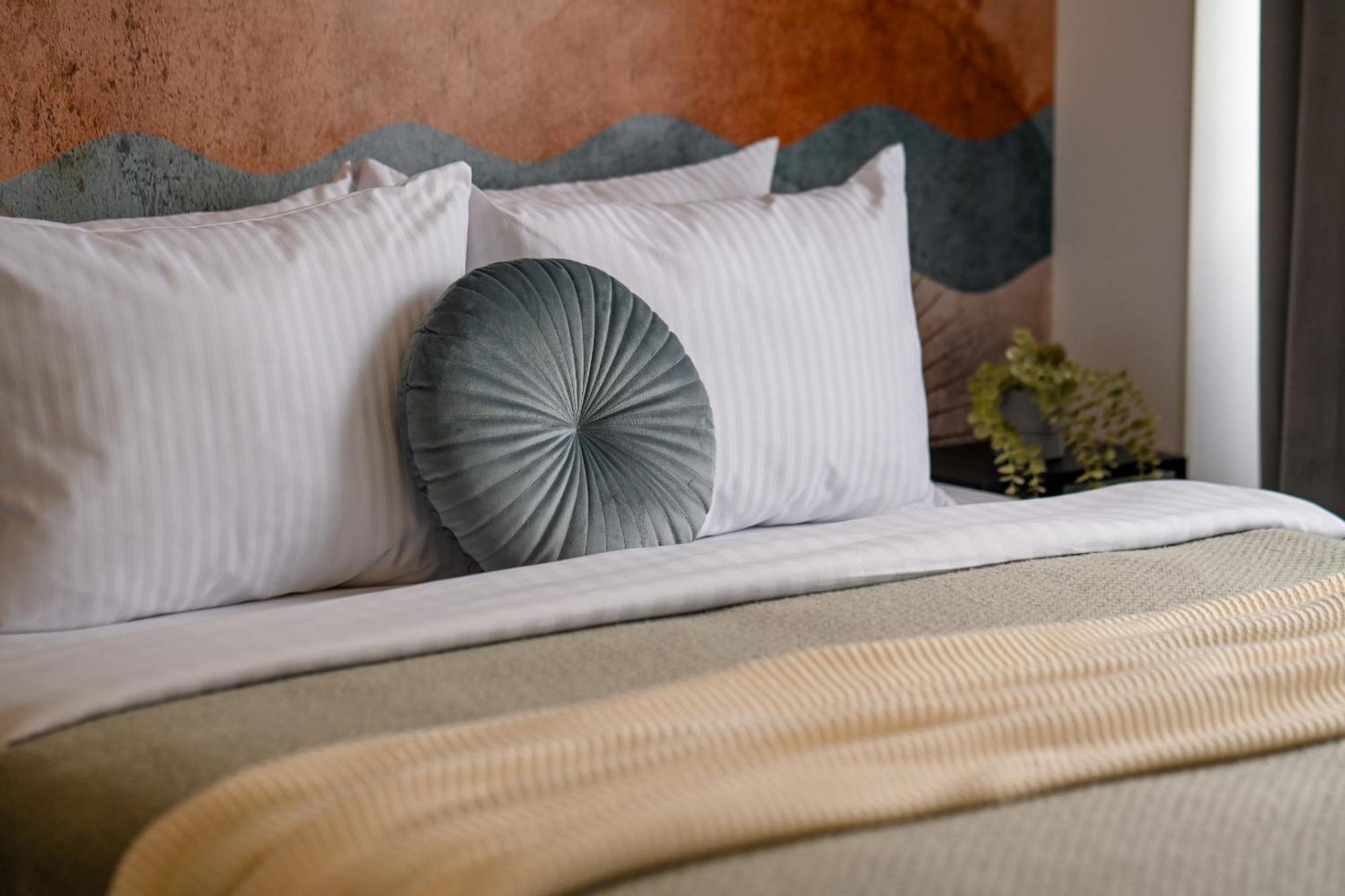 Old Town Charm - Modern & Comfortable Accommodation In The Heart Of The City بوخارست المظهر الخارجي الصورة
