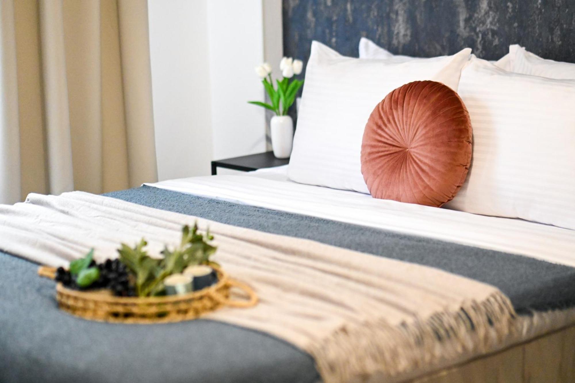 Old Town Charm - Modern & Comfortable Accommodation In The Heart Of The City بوخارست المظهر الخارجي الصورة